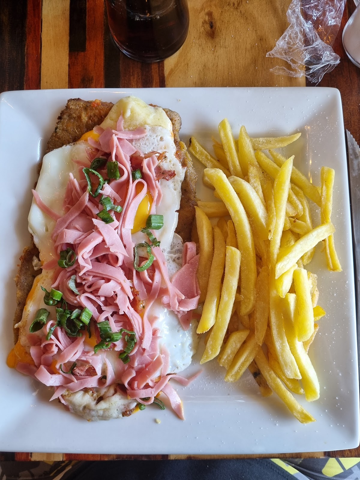 Vintage cafe - resto - Super Mariano Max Local 1