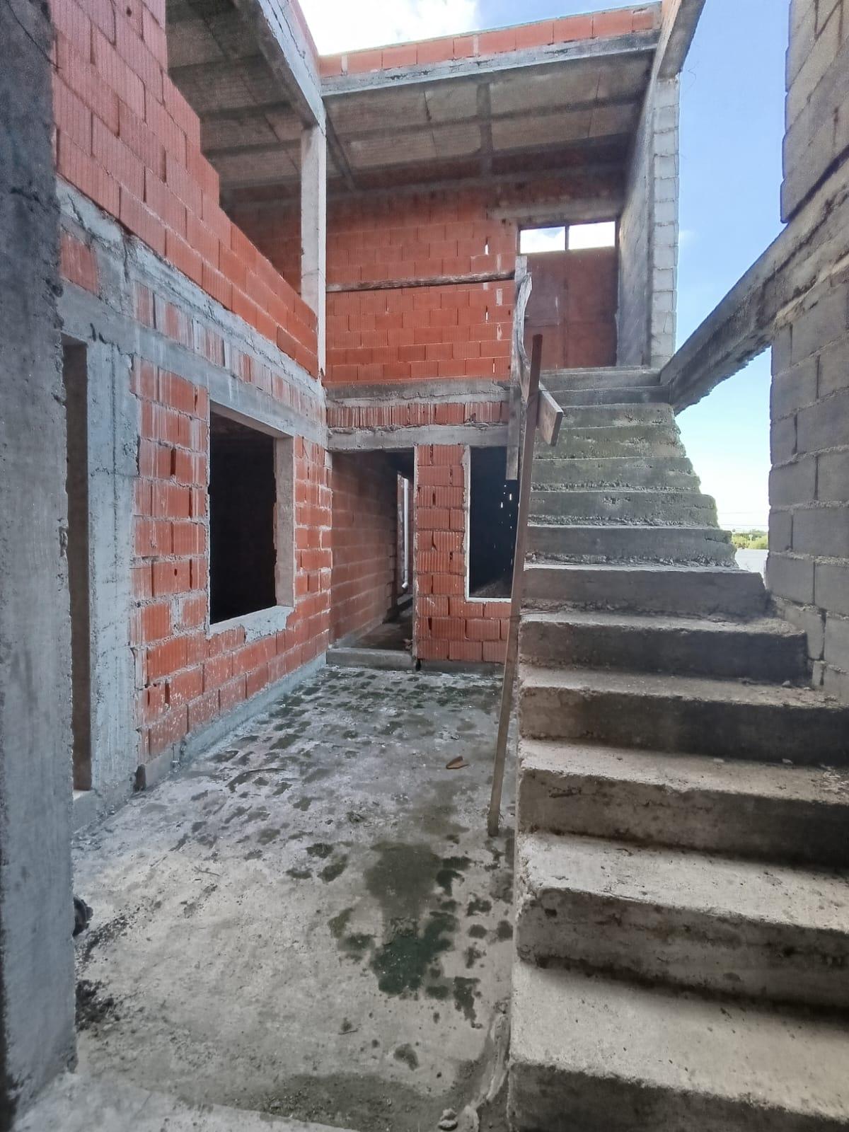 SE VENDE EDIFICIO A TERMINAR EN ARROYITO, miniatura