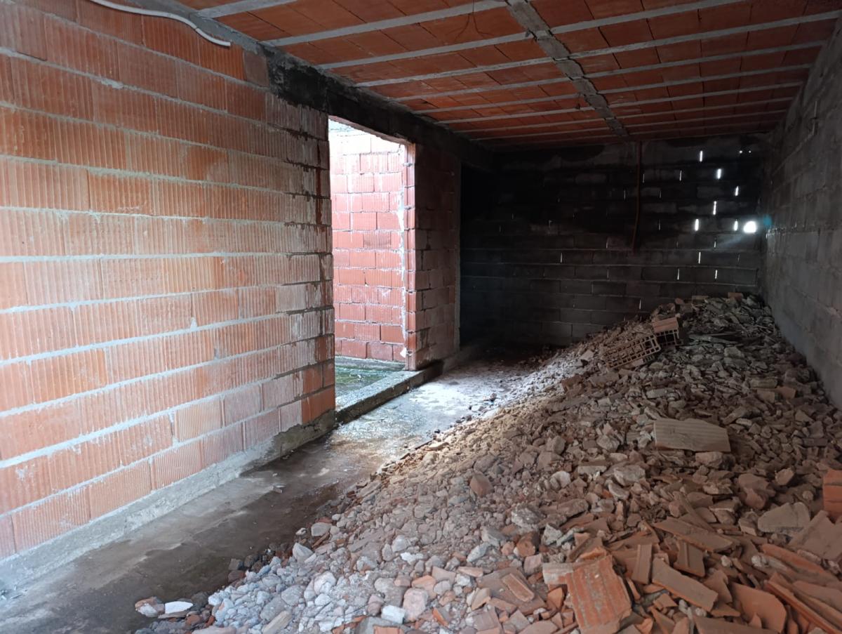 SE VENDE EDIFICIO A TERMINAR EN ARROYITO, miniatura