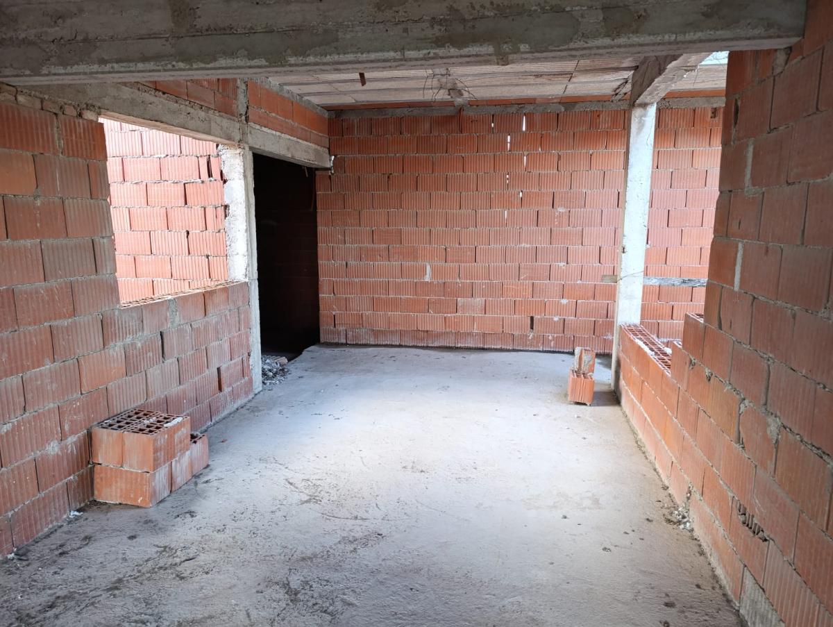 SE VENDE EDIFICIO A TERMINAR EN ARROYITO, miniatura
