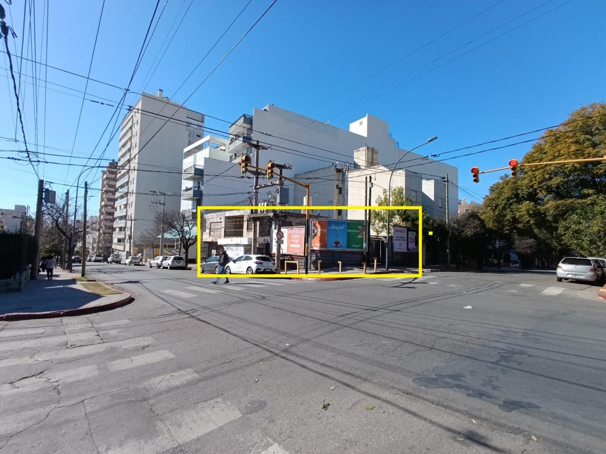 SE VENDE CASA DOS PISOS + LOCAL COMERCIAL EN CORDOBA CAPITAL, miniatura