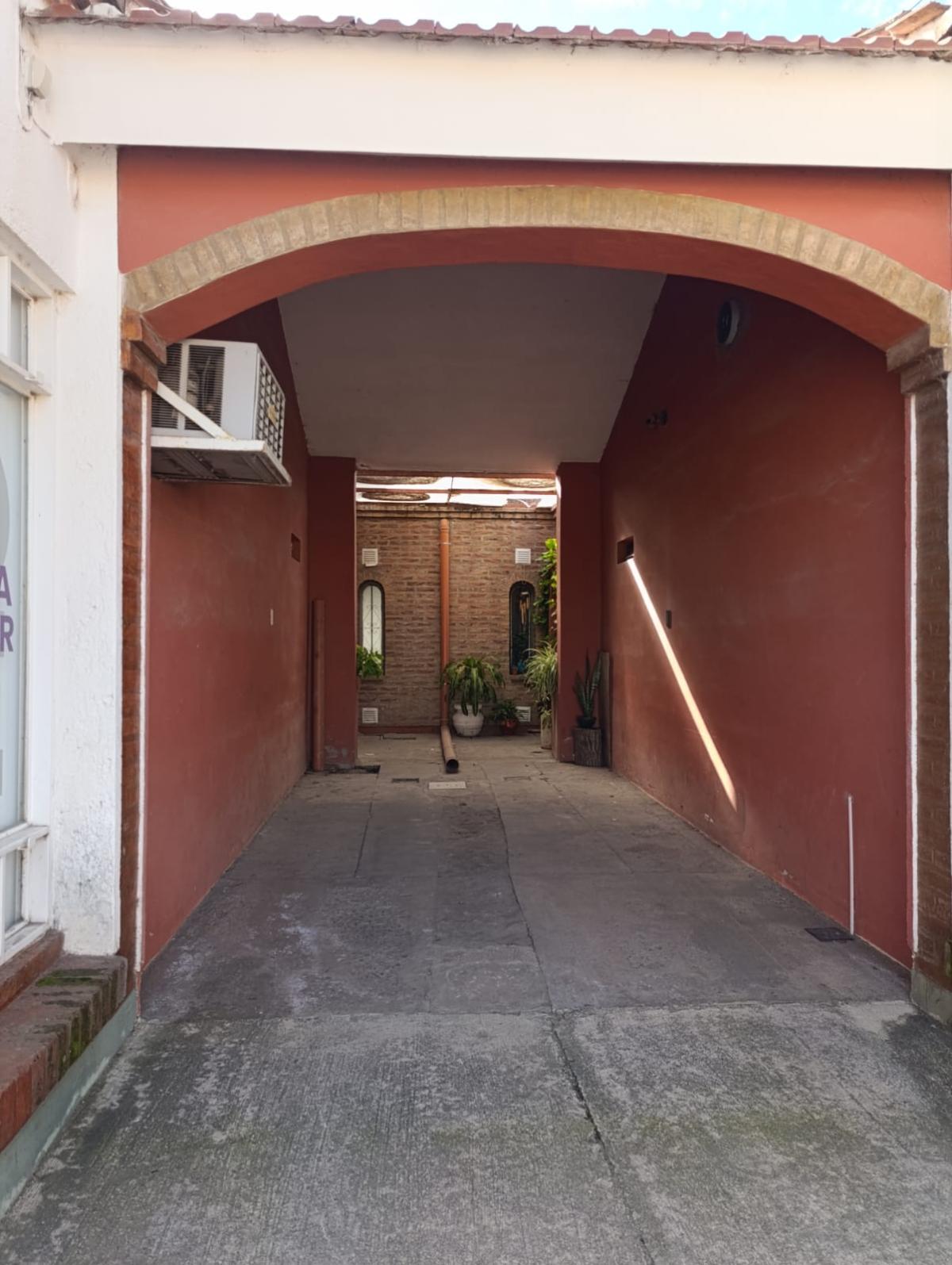 SE VENDE 2 LOCALES COMERCIALES Y 2 DEPARTAMENTOS EN ARROYITO (ZONA CENTRO), miniatura