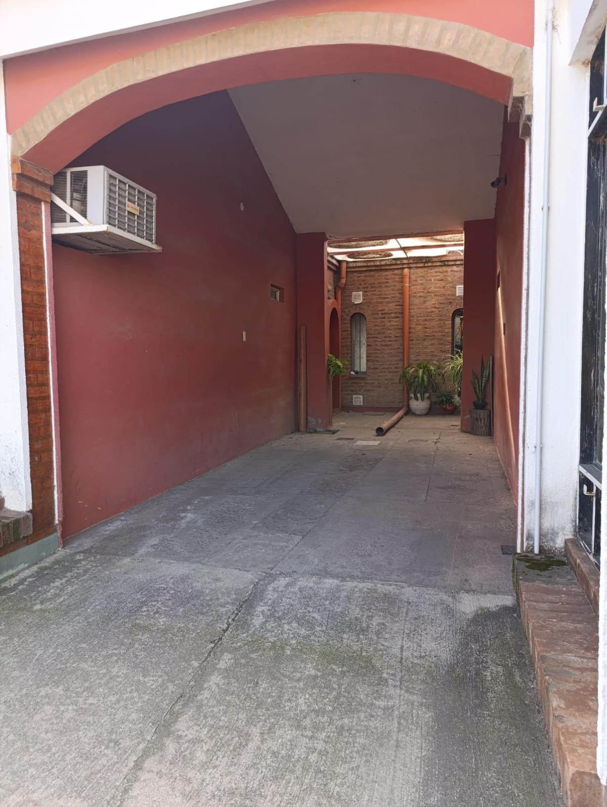 SE VENDE 2 LOCALES COMERCIALES Y 2 DEPARTAMENTOS EN ARROYITO (ZONA CENTRO), miniatura