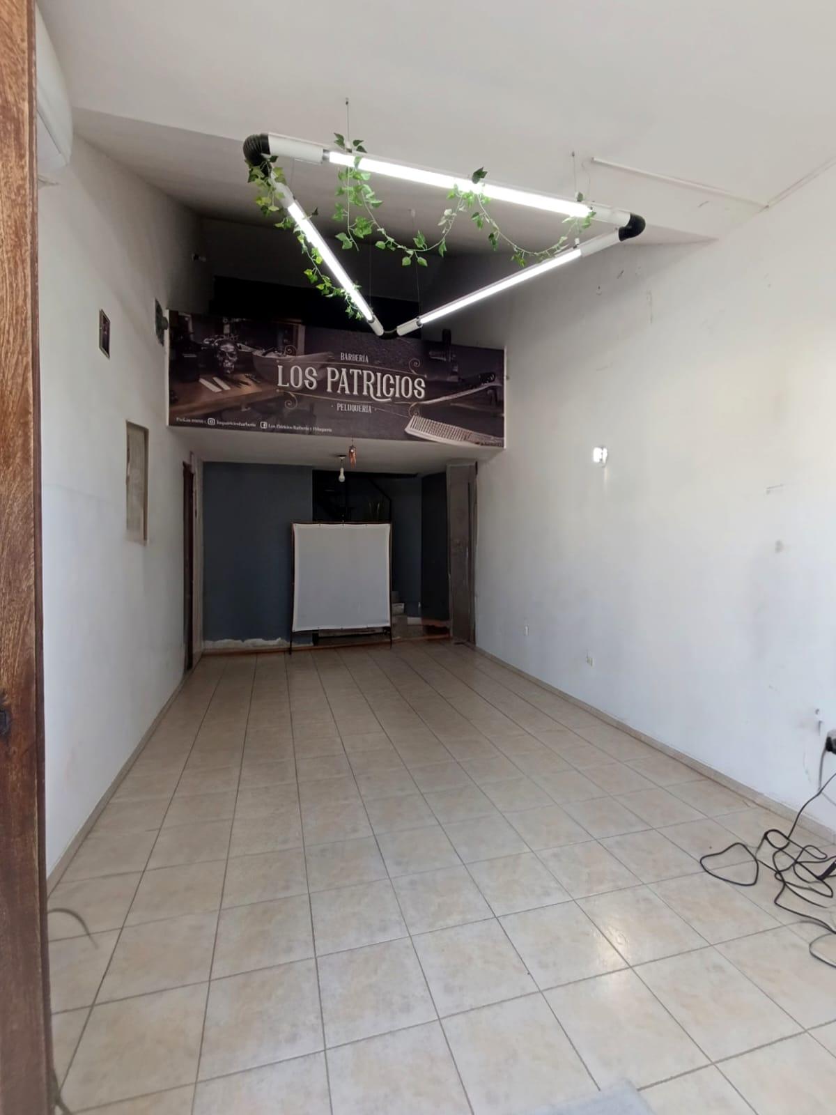SE VENDE 2 LOCALES COMERCIALES Y 2 DEPARTAMENTOS EN ARROYITO (ZONA CENTRO), miniatura