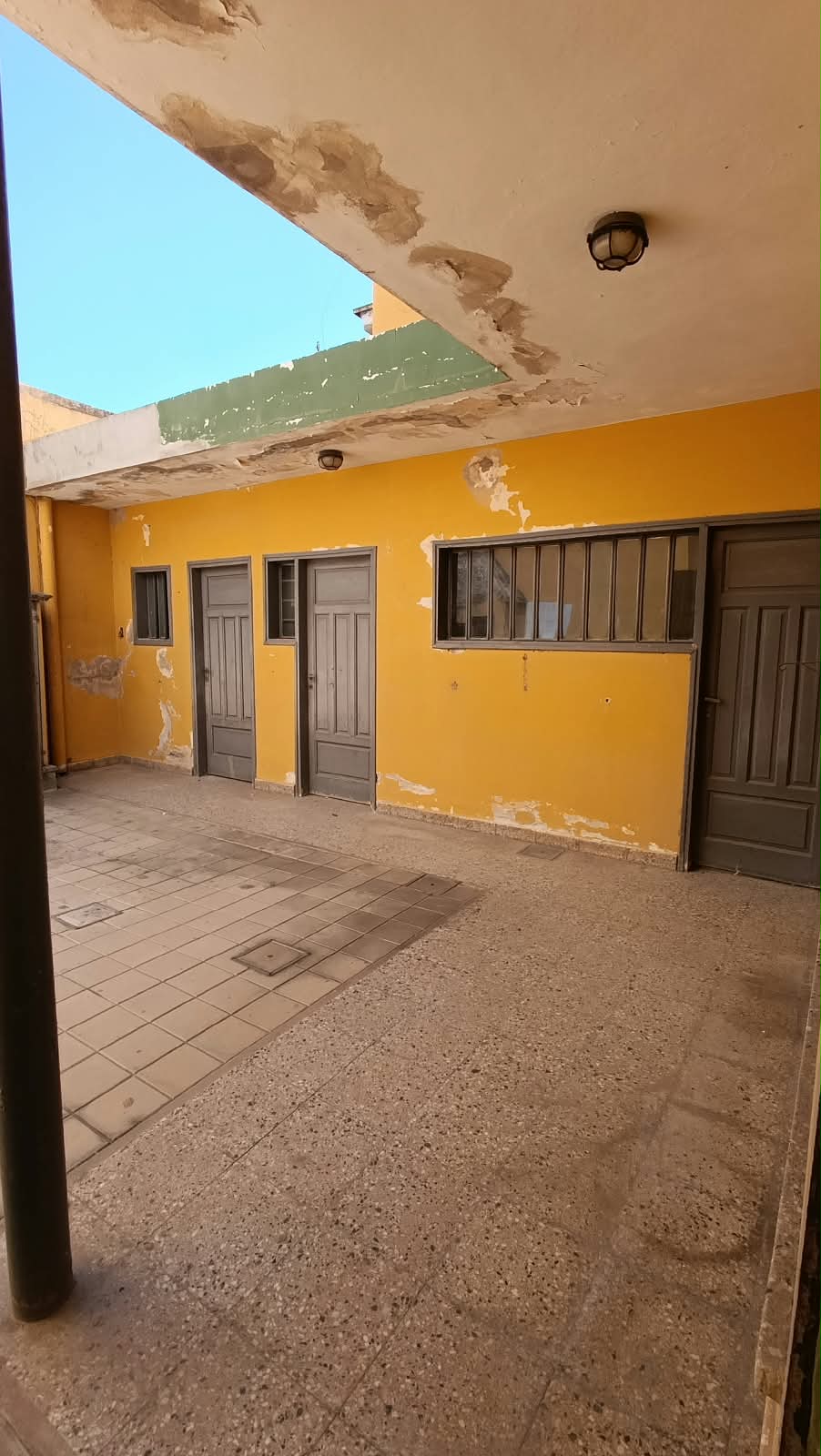 SE VENDE CASA + LOCAL COMERCIAL (CENTRO DE ARROYITO), miniatura