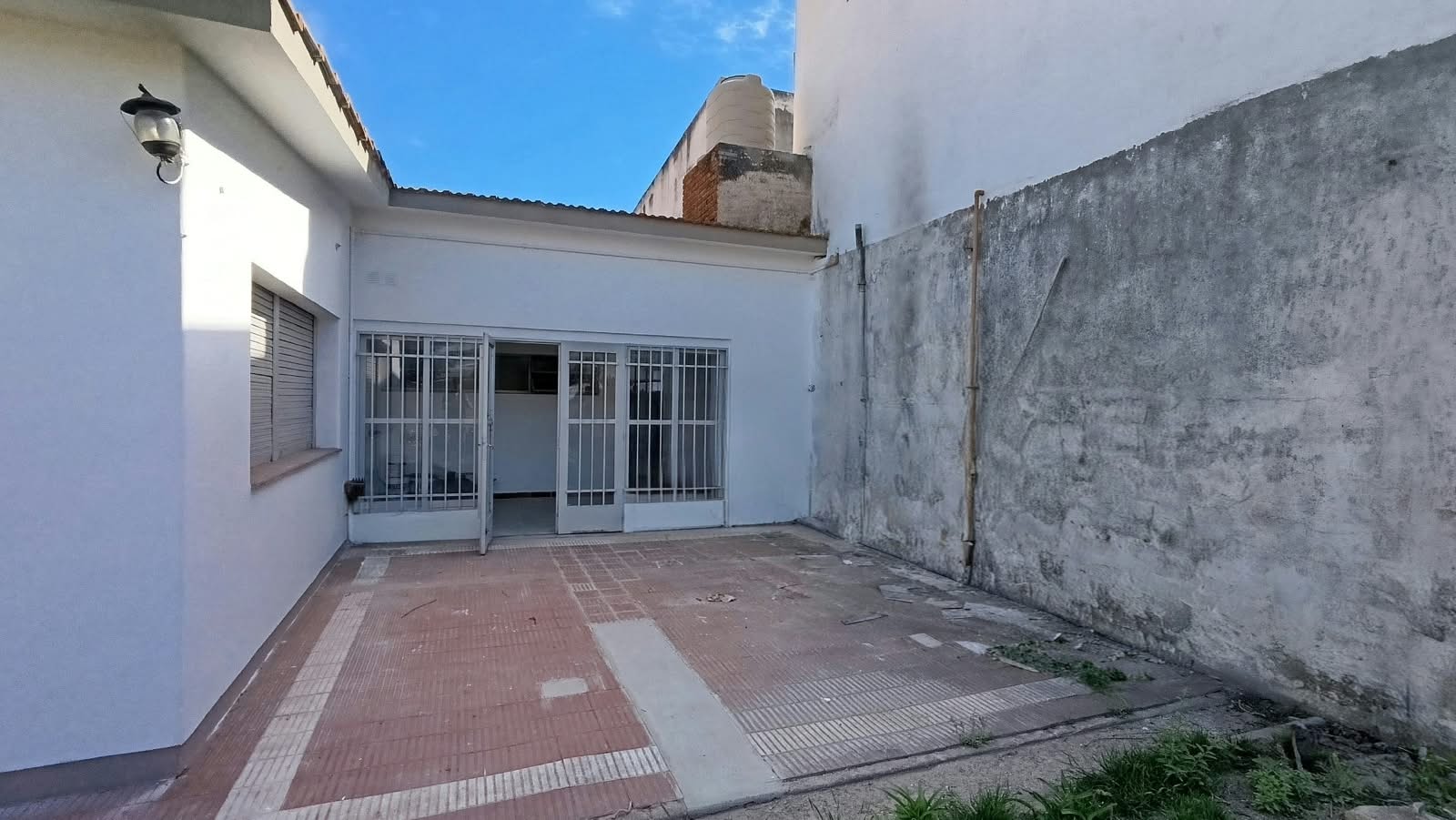 SE VENDE CASA - FRENTE PLAZA 25 DE MAYO, miniatura