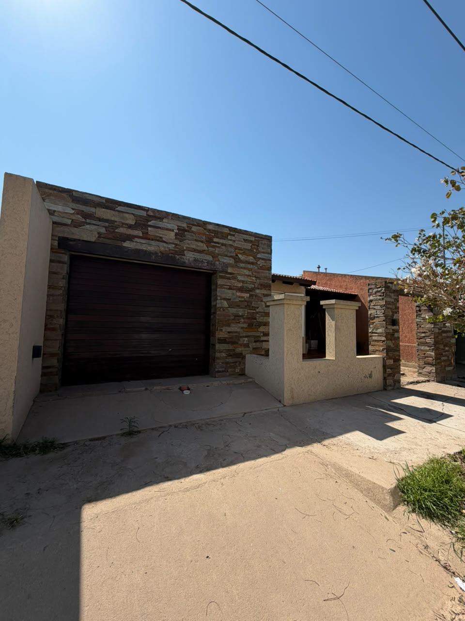 SE ALQUILA CASA EN ARROYITO