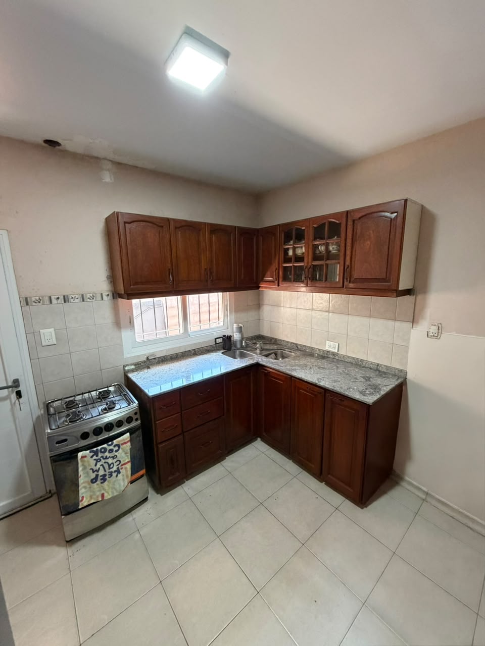 SE ALQUILA CASA EN ARROYITO, miniatura